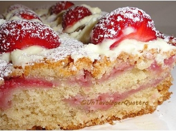 Plumcake allo yogurt con fragole e cioccolato bianco